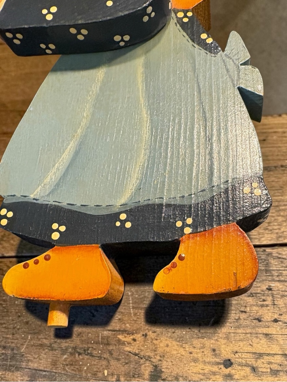 RARE Vintage Wood Folk Art Amish Girl & Goose On Heart Shelf W/ Pegs 8” Wide Key - Picture 13 of 16